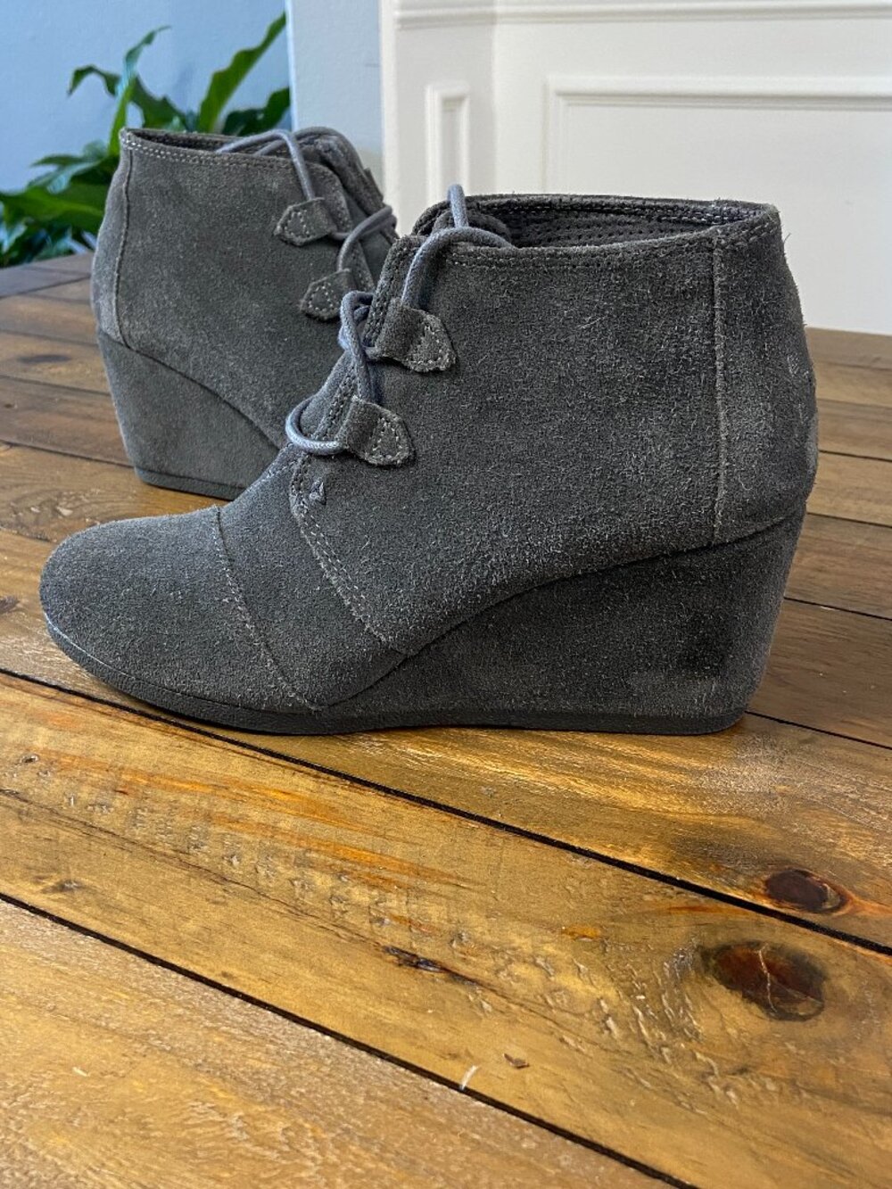 TOMS Kala Gray Suede Lace Up Wedge‎ Booties Size 8